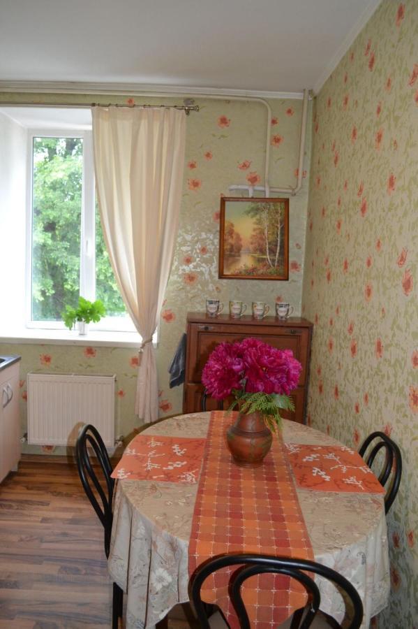 Квартира Двохкімнатна Фонтан Apartment คาเมียเนตส์-โปดิลสกี ภายนอก รูปภาพ