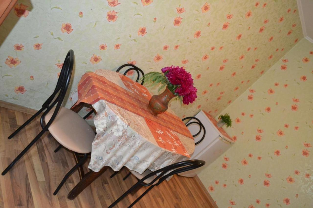 Квартира Двохкімнатна Фонтан Apartment คาเมียเนตส์-โปดิลสกี ภายนอก รูปภาพ