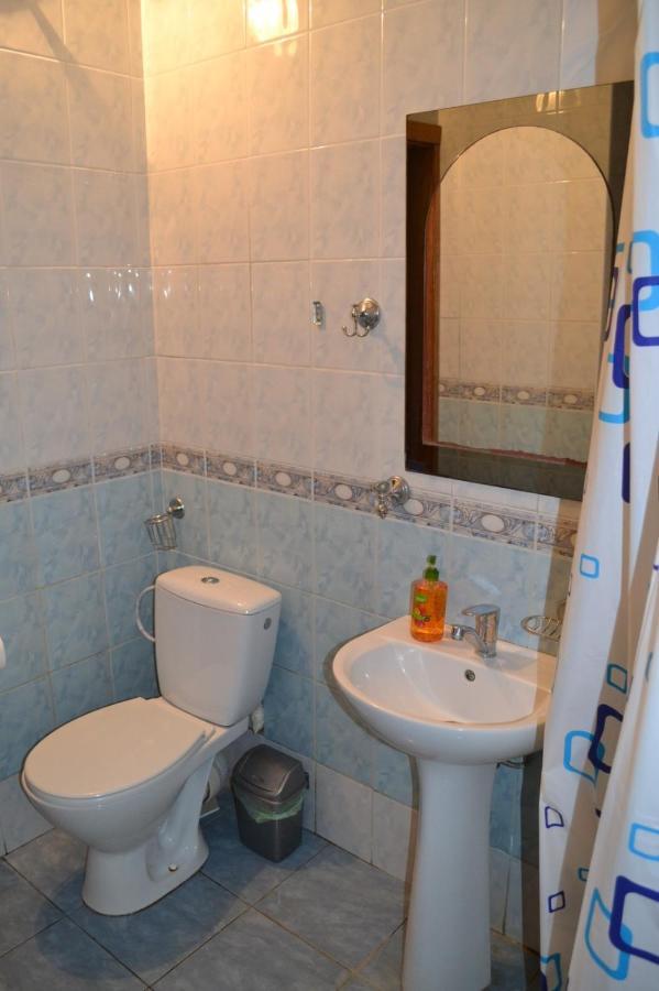 Квартира Двохкімнатна Фонтан Apartment คาเมียเนตส์-โปดิลสกี ภายนอก รูปภาพ