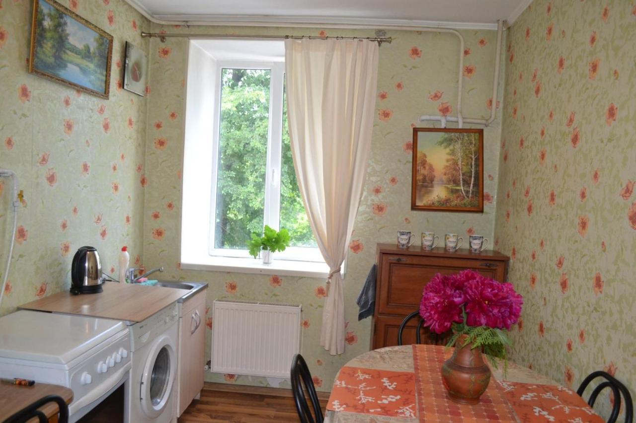Квартира Двохкімнатна Фонтан Apartment คาเมียเนตส์-โปดิลสกี ภายนอก รูปภาพ