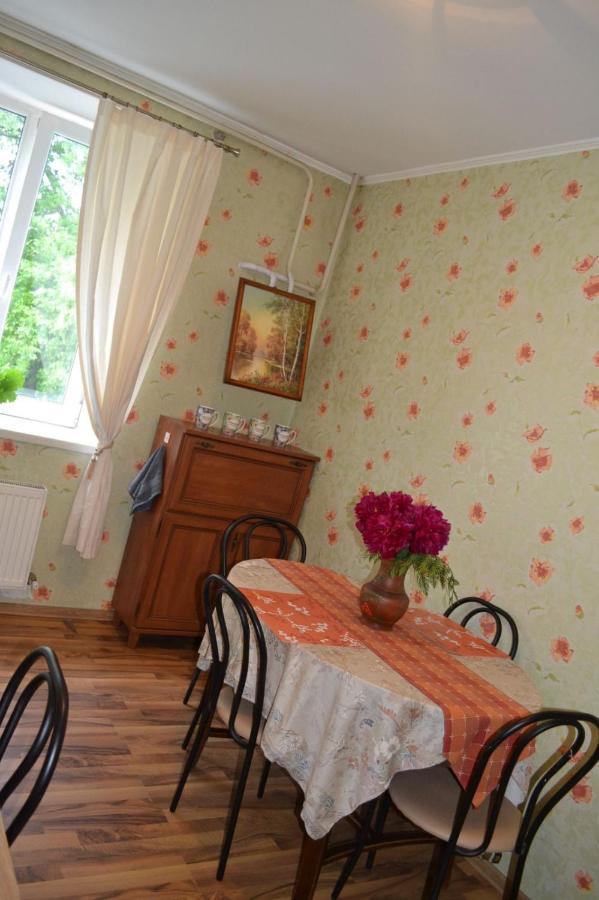 Квартира Двохкімнатна Фонтан Apartment คาเมียเนตส์-โปดิลสกี ภายนอก รูปภาพ