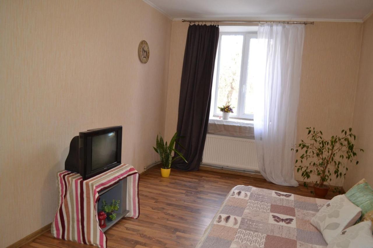Квартира Двохкімнатна Фонтан Apartment คาเมียเนตส์-โปดิลสกี ภายนอก รูปภาพ