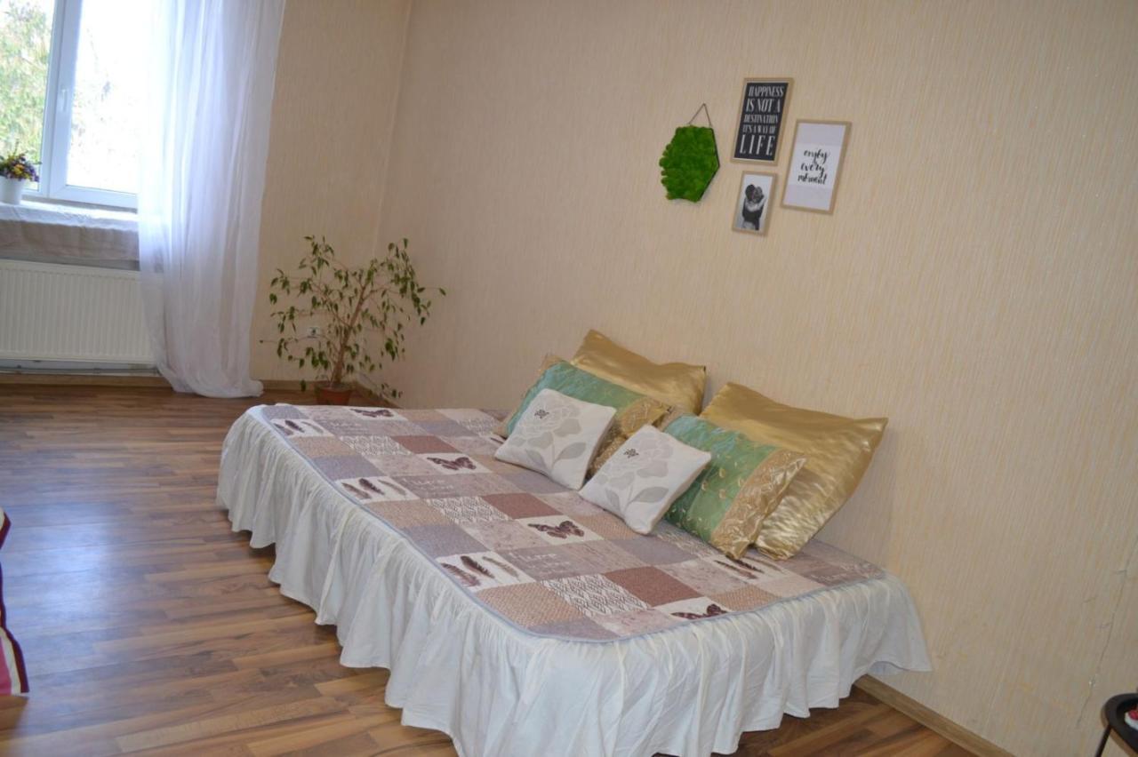 Квартира Двохкімнатна Фонтан Apartment คาเมียเนตส์-โปดิลสกี ภายนอก รูปภาพ