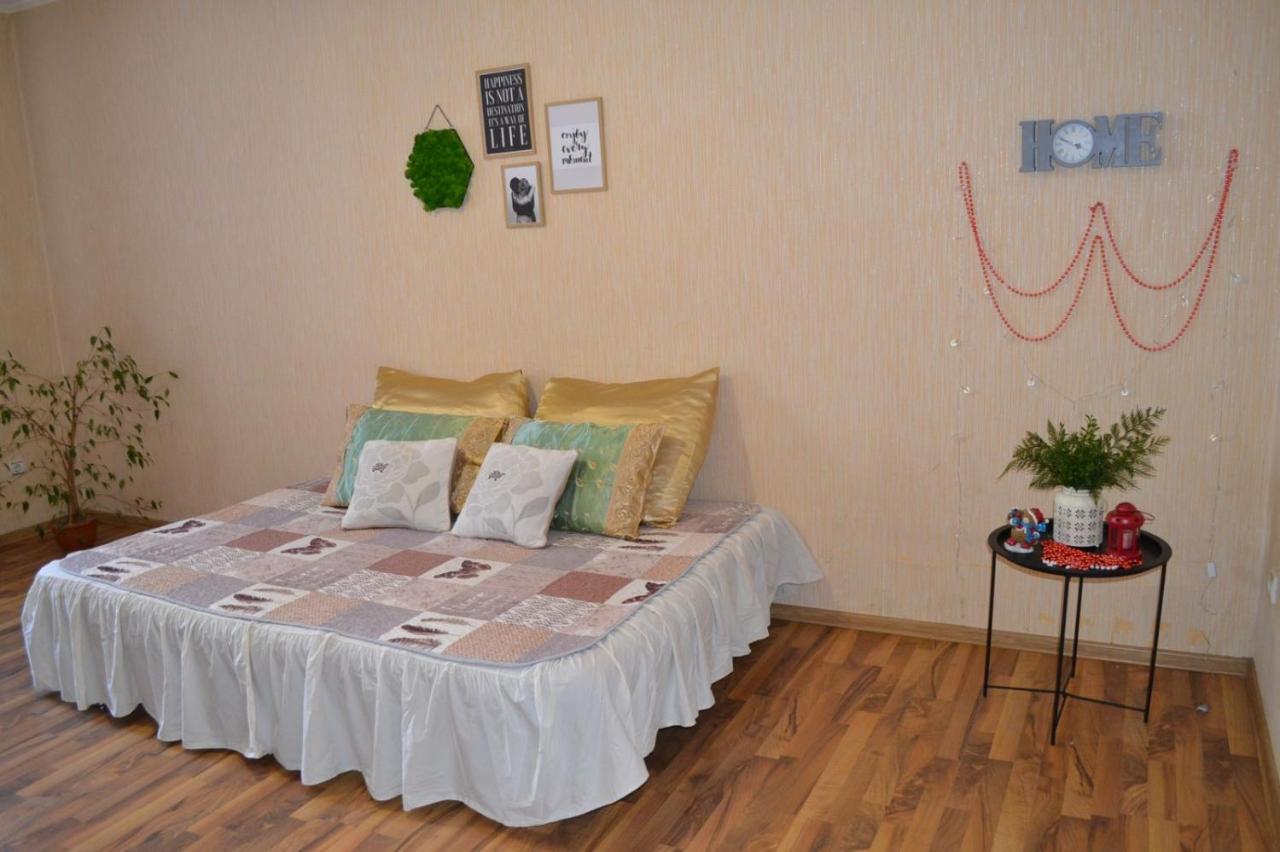 Квартира Двохкімнатна Фонтан Apartment คาเมียเนตส์-โปดิลสกี ภายนอก รูปภาพ