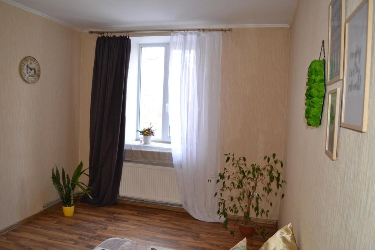 Квартира Двохкімнатна Фонтан Apartment คาเมียเนตส์-โปดิลสกี ภายนอก รูปภาพ