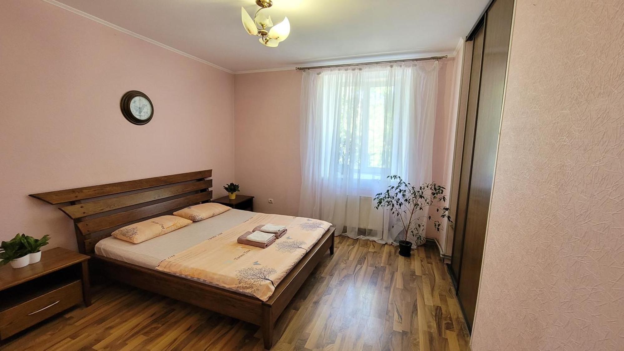 Квартира Двохкімнатна Фонтан Apartment คาเมียเนตส์-โปดิลสกี ภายนอก รูปภาพ