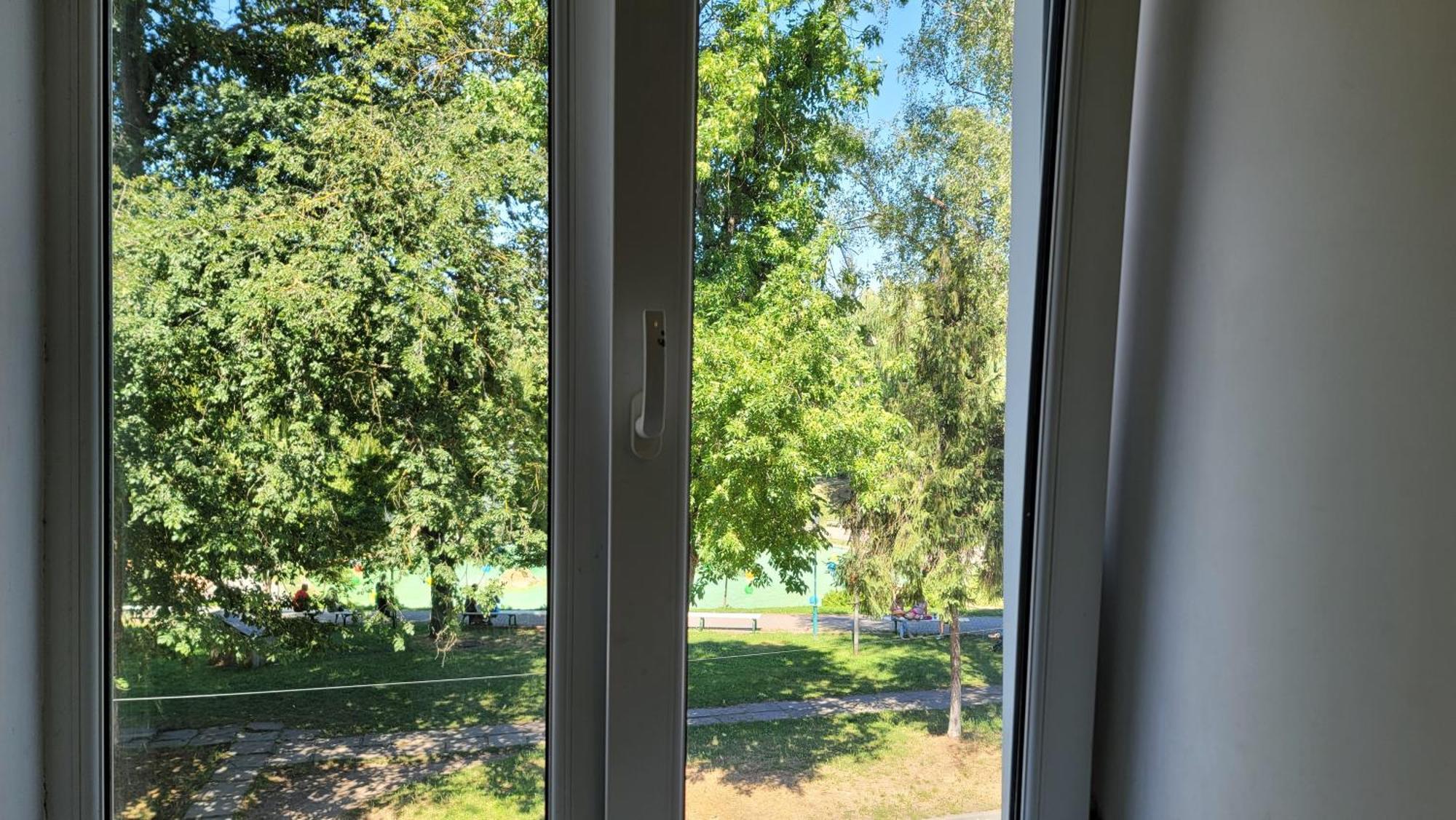 Квартира Двохкімнатна Фонтан Apartment คาเมียเนตส์-โปดิลสกี ภายนอก รูปภาพ